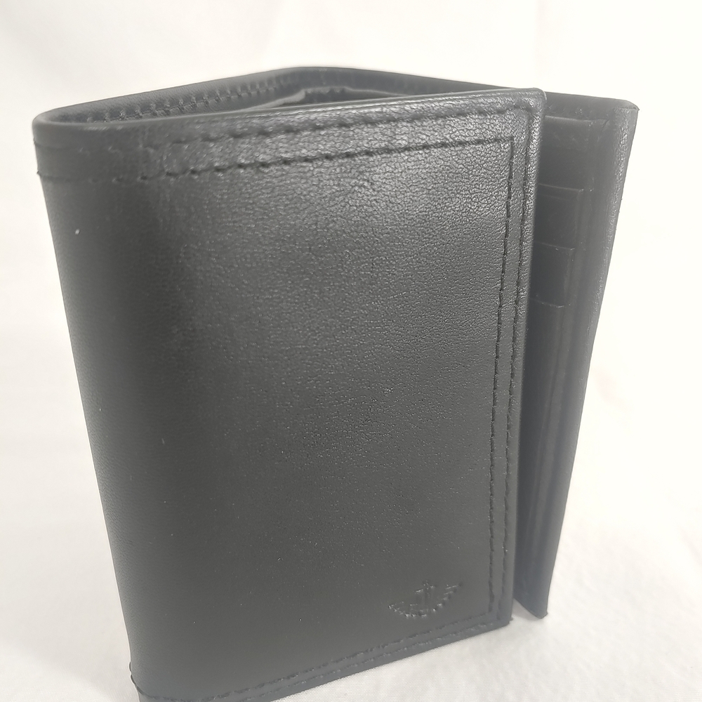 NWOT Dockers Trifold Leather Wallet In Black